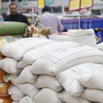 خیر سلامت، ۹۲۰ کیسه برنج به پرسنل درمان بخش کرونای دزفول اهدا کرد
